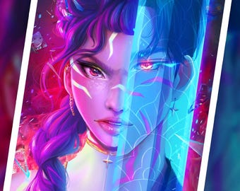 Pode incluir: Retrato de arte digital de uma pessoa dividida ao meio, com cores vibrantes. Um lado é em tons de roxo e rosa, o outro em azul. A pessoa tem cabelo comprido e trançado e olhos marcantes.