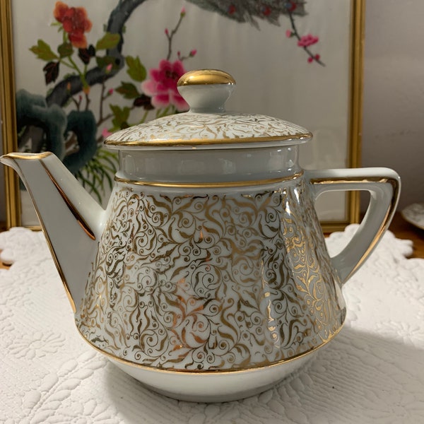 Salam porcelain teapot