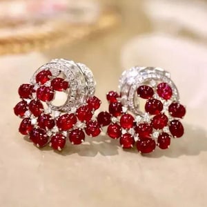 3 karat ovalslipade örhängen med röd rubin, tillverkade i labbet | Omega-örhängen i 14 karat vitguldplätering