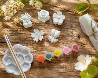 Keramik DIY Kit | Malset | 5 BLUMEN | Viel Zubehör, inkl. Farbpalette und Schürze | Optional  in personalisierbarer Geschenkverpackung