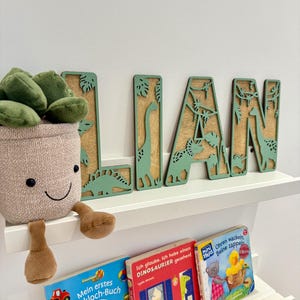 Letrero de puerta de madera de dinosaurio, placa con nombre para habitación infantil, letras de madera, decoración de habitación infantil, letrero de madera, letras de madera