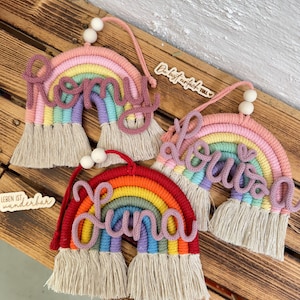 Arcobaleno in macramè, regalo per battesimo, personalizzato, nascita, arazzo da parete, cartello per porta, cameretta per bambini, cameretta per neonati