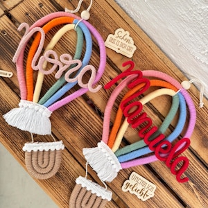 Mongolfiera arcobaleno in macramè, regalo per battesimo, personalizzato, nascita, arazzo da parete, cartello per porta, cameretta per bambini, cameretta per neonati