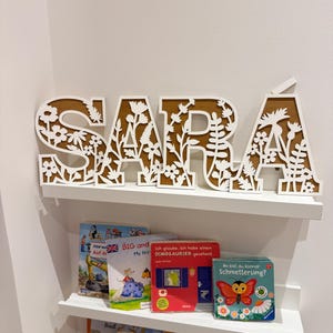 Signo de nombre de flores silvestres - Carta de flores - Signo de nombre personalizado - Decoración de nombre personalizado - Signo de habitación de niñas - Signo de nombre