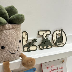 Letrero de puerta de madera de dinosaurio, placa con nombre para habitación infantil, letras de madera, decoración de habitación infantil, letrero de madera, letras de madera