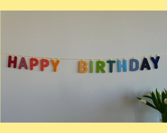 Girlanda z okazji urodzin, mała tęcza, girlanda z literami z materiału, dekoracja ścienna na urodziny, prezent na narodziny dziecka