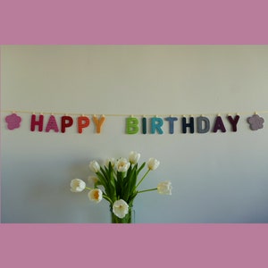 Guirlanda de feliz aniversário com enfeites, grande arco-íris rosa-roxo, letras em tecido com corrente de letras, decoração de parede de aniversário, presente de nascimento