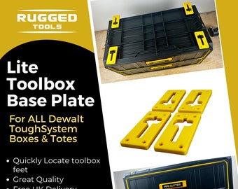 Könnte beinhalten: Gelbe Kunststoff-Basisplatten für eine DeWalt ToughSystem Werkzeugbox. Die Basisplatten sind so konzipiert, dass sie beim Auffinden der Werkzeugboxfüße helfen. Das Bild zeigt vier Basisplatten und eine schwarze DeWalt ToughSystem Werkzeugbox mit zwei Schubladen.