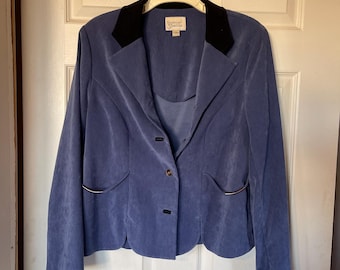 Tradition by Spencer Alexis women's blue blazer in size US 12P with notched lapels, black velvet-look collar, front button closure