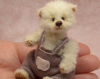 Mini ours en peluche au crochet, peluche OOAK fait main d'artiste miniature, jouet de maison de poupée