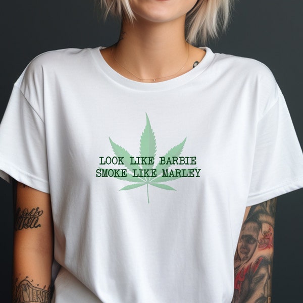 Look Like Barbie Smoke Like Marley Tshirt, chemise drôle de mauvaise herbe, t-shirt marijuana, cadeau stoner, t-shirt feuille de marijuana, cadeau pour elle, cadeau 420