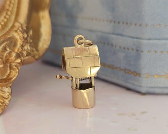RARE 9ct Yellow Gold Wishing Well - Minature Charms Articulated Moving Charms Year 1966 London