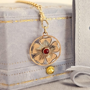 Wisiorek z granatem z żółtego złota 9ct, brytyjski 1978 r. - 9k Flower Charm