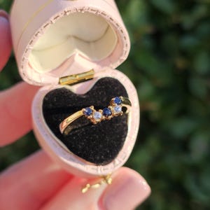 18ct Gold Sapphire Shaped Wishbone Wedding Eternity Ring Size P (7.75, 56)