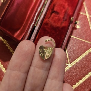 Ciondolo a forma di lucchetto a cuore in oro 9 carati, vintage Londra, anno 1980, ciondolo a lucchetto in oro giallo massiccio, piccolo ciondolo a forma di lucchetto dell'amore articolato in oro 9 carati