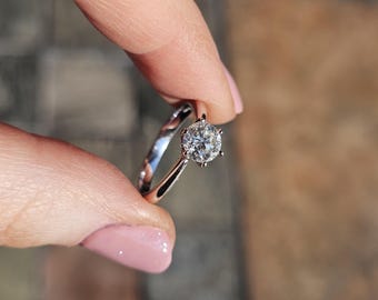 Moderne 18 kt witgouden 1,02 kt solitaire diamanten verlovingsring - maat nr