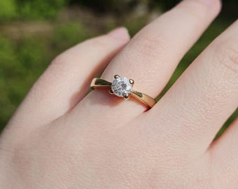 Heavy Year 2004 9ct Yellow Gold Solitaire Round Engagement Ring - Size Q (8.25, 57.6) - Charlotte Gold - Promise Ring  - Vintage Gold