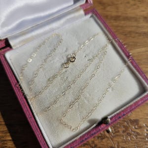 OLD STOCK VINTAGE des années 90 - Chaîne en or jaune 9 carats - Collier en or 16 po. 40 cm - 0,30 gramme - Bijoux en or 9 carats