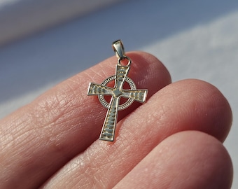 Vintage 9ct Yellow Gold Celtic Cross Pendant Year 1990's