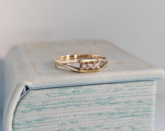 Bague Vintage Or Jaune 14k Avec 3 Diamants - Style Trois Pierres, Filigrane Et Milgrain