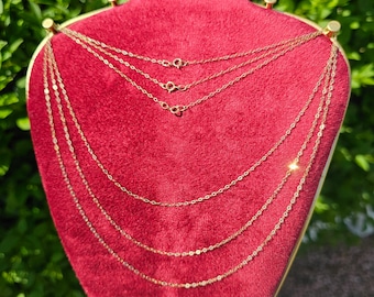 Colar com corrente em ouro 9 quilates: corte diamante fino, ouro amarelo maciço.