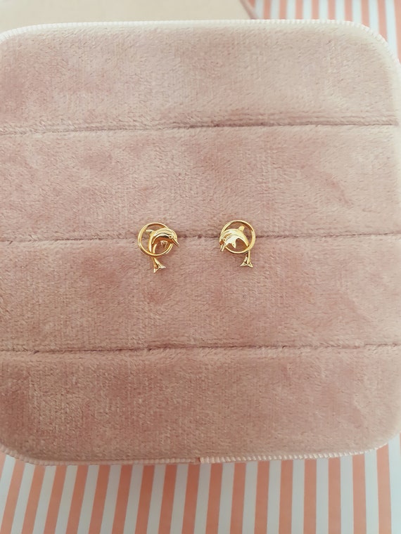 Boucles D'Oreilles Enfant Dauphin Or Jaune 9 Carats - Modèle Mignon Et Délicat