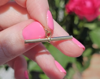 VINTAGE FIND 9ct Yellow Gold Round T-bar Charm - Tbar Pendant - Victorian Era Style - 3cm Long - Gifts for her - T Bar Pendant