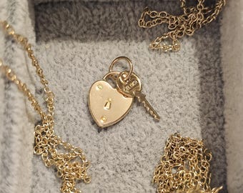 VINTAGE RARE FINDS Ciondolo a forma di lucchetto e chiave a forma di cuore in oro 9 carati - Ciondolo decorativo a forma di cuore in oro 9 carati, regalo di compleanno, lucchetto dell&#39;amore, regali per la nuova casa