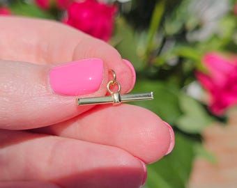 Solid 9ct Yellow Gold T-bar Charm - Tbar Pendant - Edwardian Era Style - 2cm Long - Gifts for her - T Bar Pendant 0.44grams