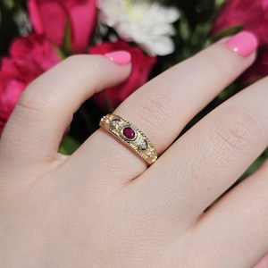 9ct Gold Ruby Diamond Ring: Vintage Coronation Heart Detail Band, UK Size O