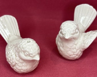 Vtg White Salt Pepper Shakers Ceramic Porcelain Finch Dove Bird Occupied Japan