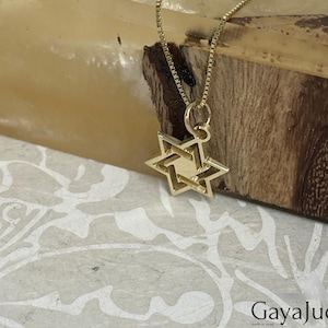 14K Gold Mini Star of David Necklace – Delicate Jewish Symbol Pendant from Israel – Fine Box Chain Judaica Gift in Yellow or White Gold.