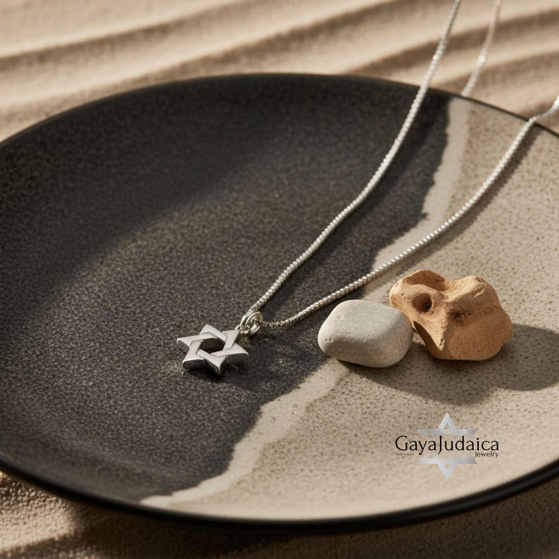 Collana con piccola Stella di David in argento sterling: oggetto di giudaica, regalo ebraico immagine 15