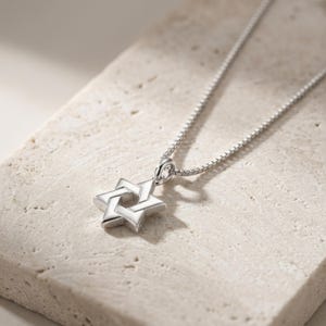 Zarte Davidstern-Halskette aus Sterlingsilber, 10 mm ineinandergreifender Anhänger, vergoldet oder rosévergoldet