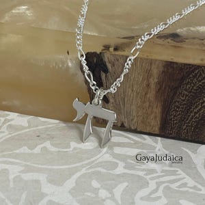 Colgante Chai hebreo para hombre con cadena Figaro - Joyería judía sagrada de Israel - Plata esterlina o chapada en oro