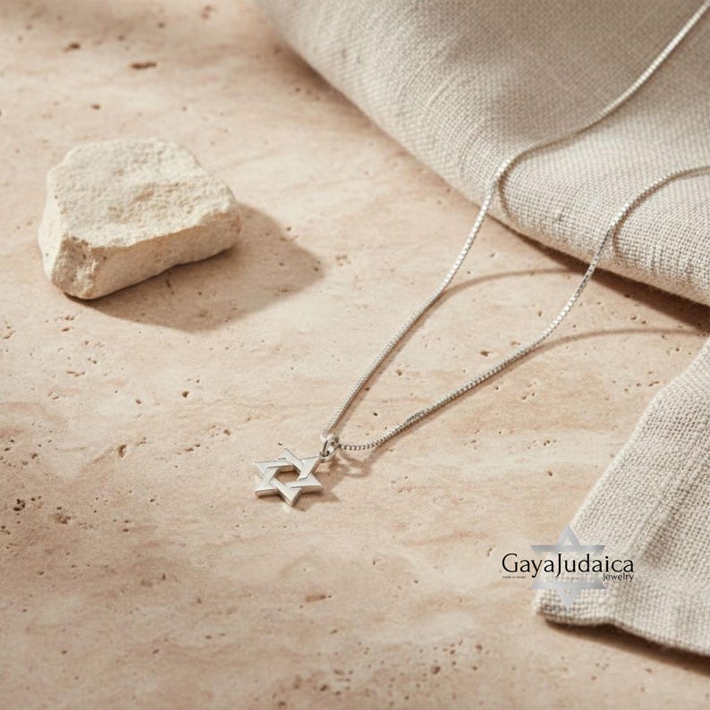 Collana con piccola Stella di David in argento sterling: oggetto di giudaica, regalo ebraico immagine 13