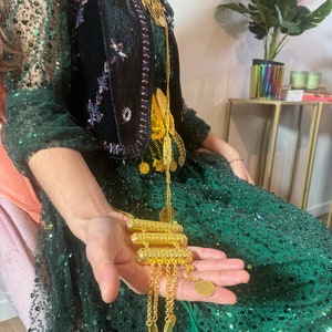 body chain wear on shoulder for traditional kurdish clothing