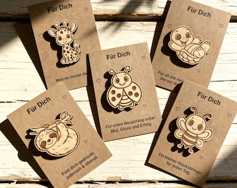 Glücksbringer Abschiedsgeschenk Pocket Hug Mutmacher – kleines Geschenk zum Geburtstag, Einschulung für Kinder & Freunde – Tiere aus Bambus