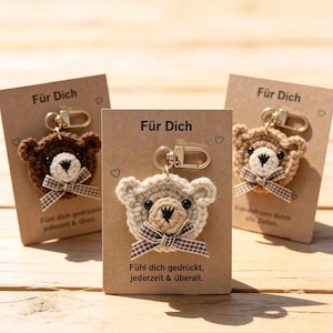 Schlüsselanhänger Glücksbringer Kleines Geschenk – Pocket Hug Bär als Mutmacher oder handgemachtes Geburtstagsgeschenk, Abschiedsgeschenk