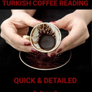 Lettura della tazza di caffè turco da parte di un cartomante turco