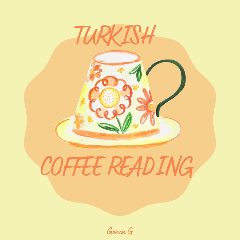 K&ouml;nnte beinhalten: Eine gelbe und orangefarbene Kaffeetasse mit Blumenmustern, eine Untertasse und der Text "TURKISH COFFEE READING" in Orange. Der Text "Gonca G" befindet sich in der rechten unteren Ecke.