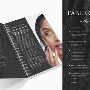 Puede incluir: Un manual de instrucciones con encuadernaci&oacute;n en espiral, cubierta negra texturizada y texto en blanco. Las p&aacute;ginas muestran un &iacute;ndice y una introducci&oacute;n a los procedimientos de lifting y tinte de pesta&ntilde;as, junto a una foto de un rostro.