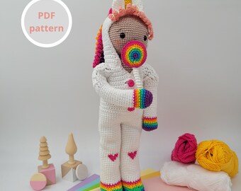 Pop Robin en outfit Unicorn [Download PDF] [Pop] [Amigurumi] [Haken] [Patroon bundel] [Eenhoorn] [Lolly] [Onesie] [Kleuren] [Paard]