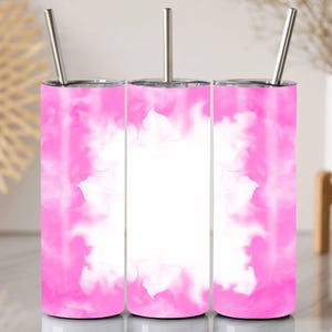 Puede incluir: Tres vasos de acero inoxidable con diseños marmoleados en rosa y blanco. Los vasos tienen tapas y pajitas.