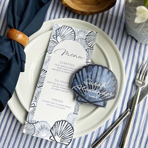 Concha Marinha BAIXE O CARDÁPIO IMPRIMÍVEL E EDITÁVEL e o conjunto de Cartão de Lugar 3D. Casamento à beira-mar, festa temática de conchas, litoral. Festa em Hamptons.