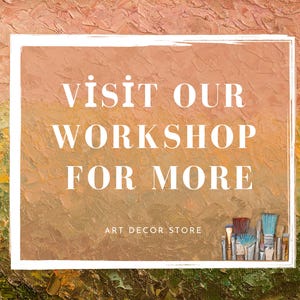 K&ouml;nnte beinhalten: Ein wei&szlig;es Rechteck mit dem Text "visit our workshop for more" und "art decor store" auf einem strukturierten orangen Hintergrund. Das Rechteck ist von einem wei&szlig;en Rahmen umgeben. In der rechten unteren Ecke des Bildes befinden sich Pinsel.