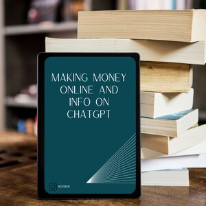 Könnte beinhalten: Ein Tablet-Bildschirm zeigt den Text "Making Money Online and Info on ChatGPT" in weißer Schrift auf einem blaugrünen Hintergrund. Der Text ist mittig auf dem Bildschirm platziert. Ein weiß-graues geometrisches Design befindet sich in der unteren rechten Ecke des Bildschirms. Das Tablet liegt auf einem Holztisch vor einem Stapel Bücher.