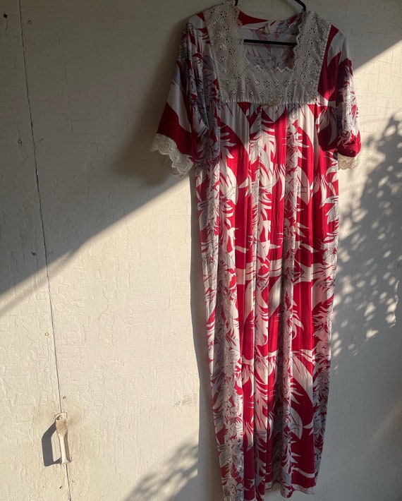 Vintage red and white floral Hawaiian kaftan