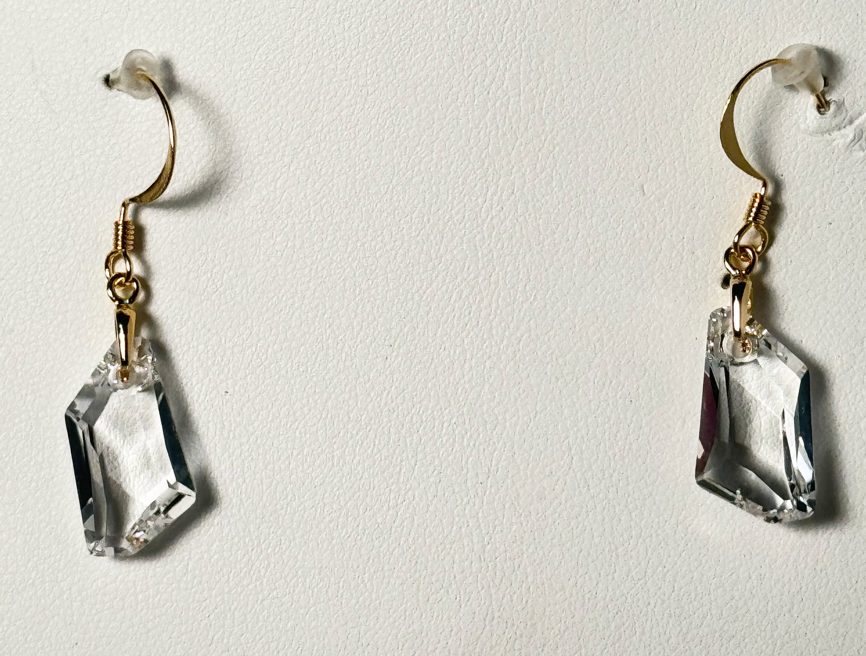 Clear Swarovski De-art Crystal Pendant Earrings on Sterling Clear Swarovski De-art Crystal Pendant Earrings on Sterling
