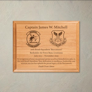 Placa militar personalizada: placa de madera personalizada grabada con insignia de unidad, rango y nombre. Ideal para jubilación, despedida y como regalo para ETS.